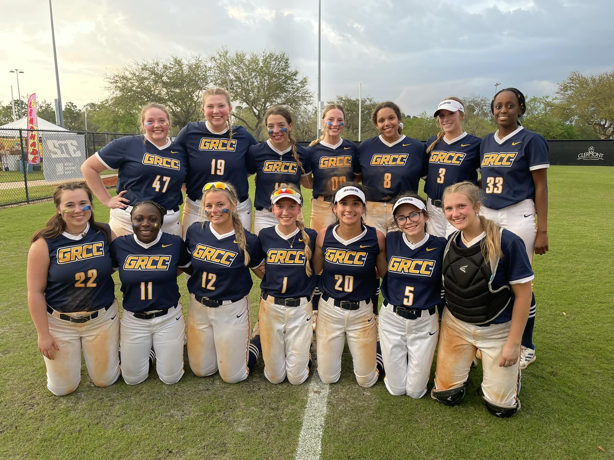 GRCC softball team returns after a year away by splitting doubleheader